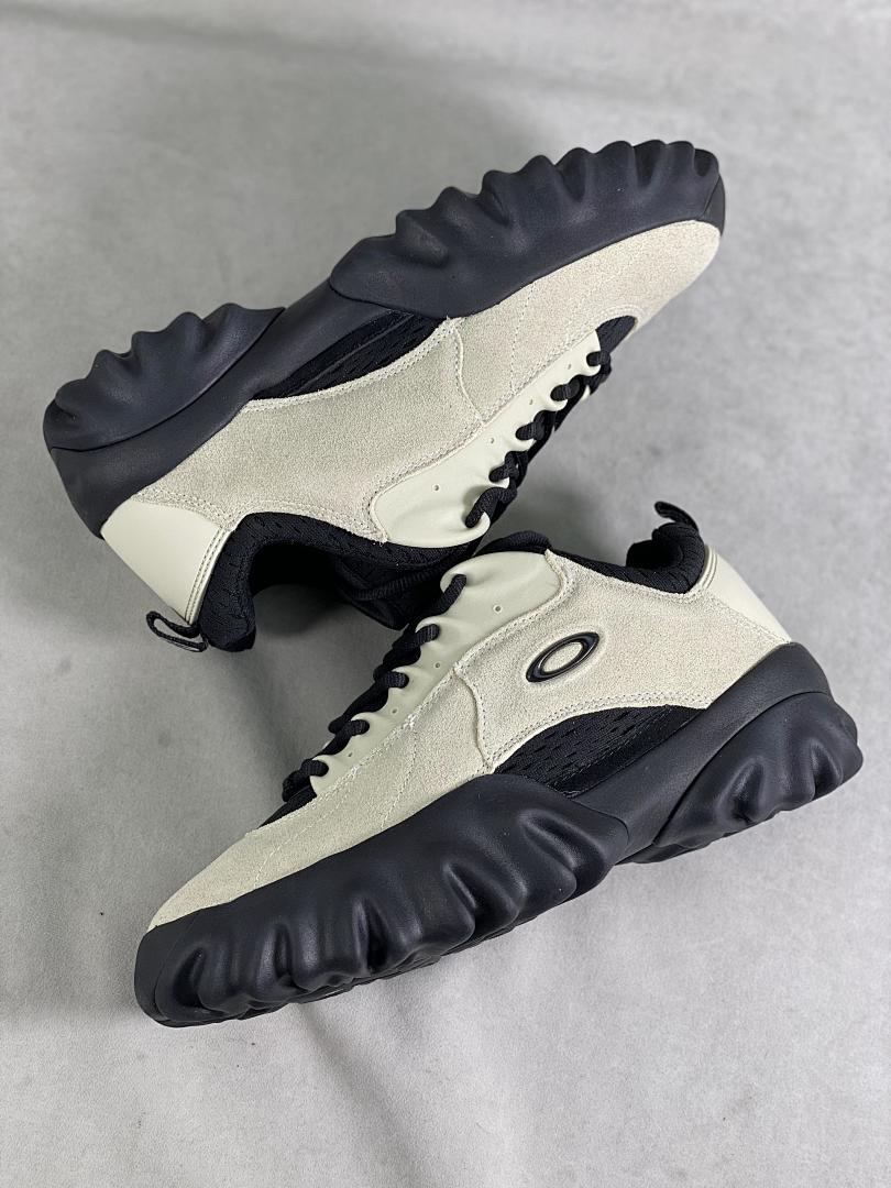 Oakley Factory Team Flesh Sandal Oatmeal Black Sneakers