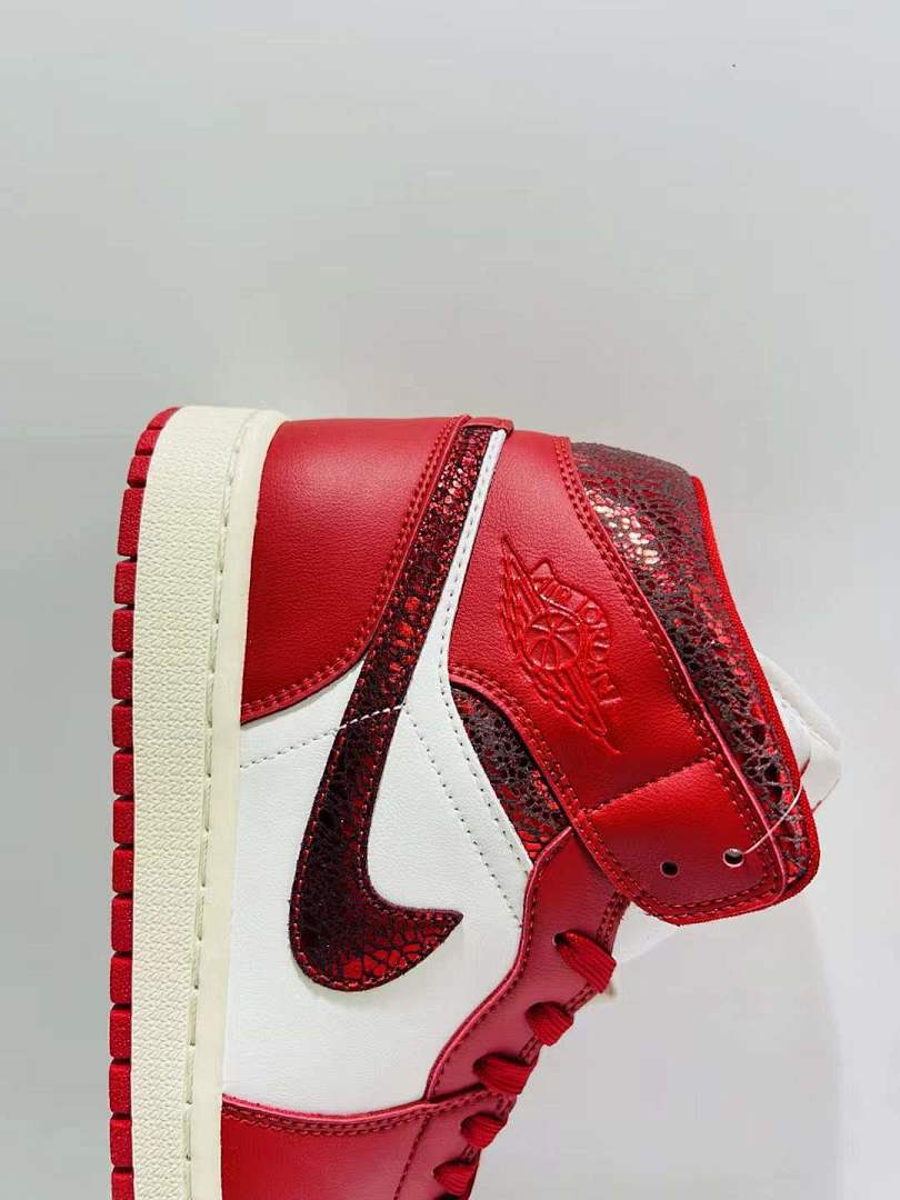 Nike Air Jordan 1 Retro High OG WMNS 'Varsity Red / White' Cracked Leather Sneakers FD2596-100