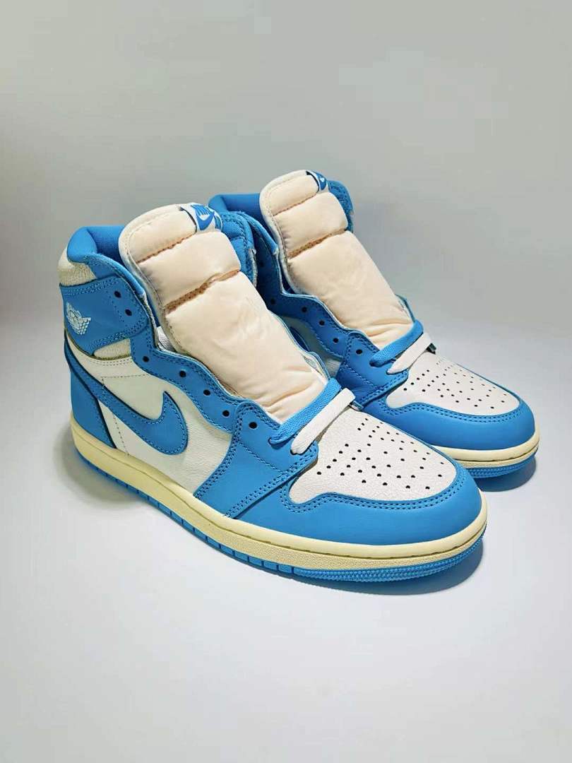 Air Jordan 1 Retro High OG University Blue Sail