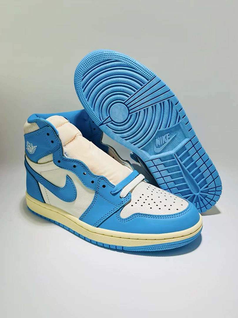Air Jordan 1 Retro High OG University Blue Sail