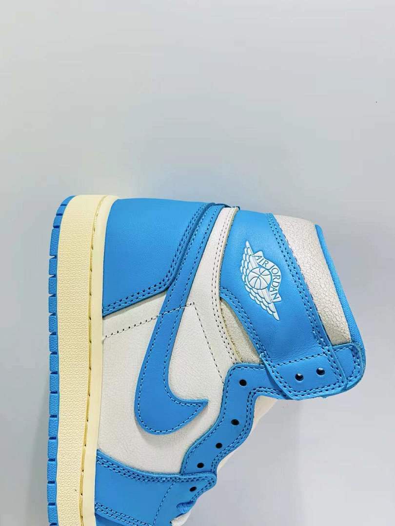 Air Jordan 1 Retro High OG University Blue Sail