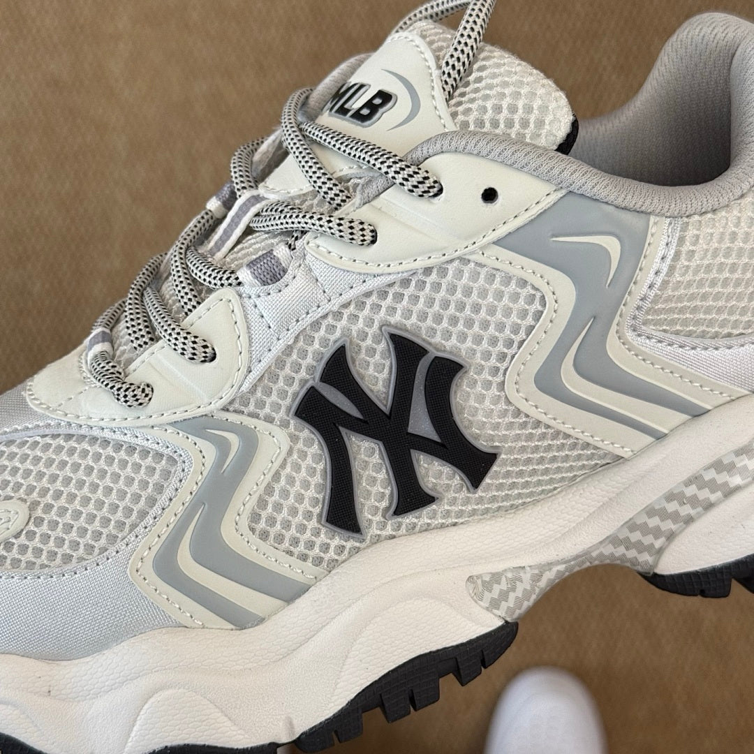 MLB Big Ball Chunky P New York Yankees White Grey Trainers 3ASXBF03N-50WHS