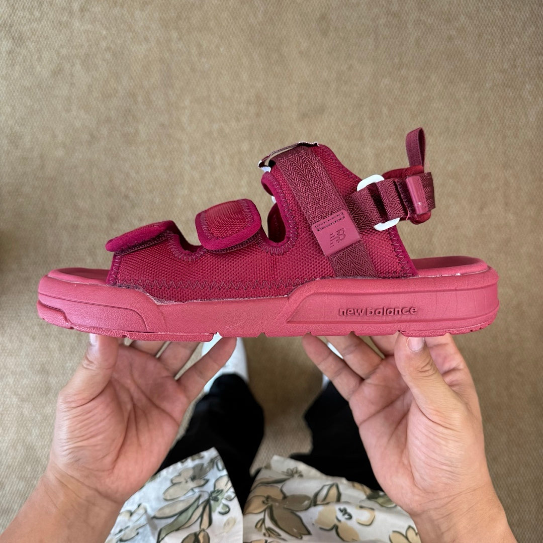 New Balance Caravan Multi Sandals Deep Red SUFMMOC2