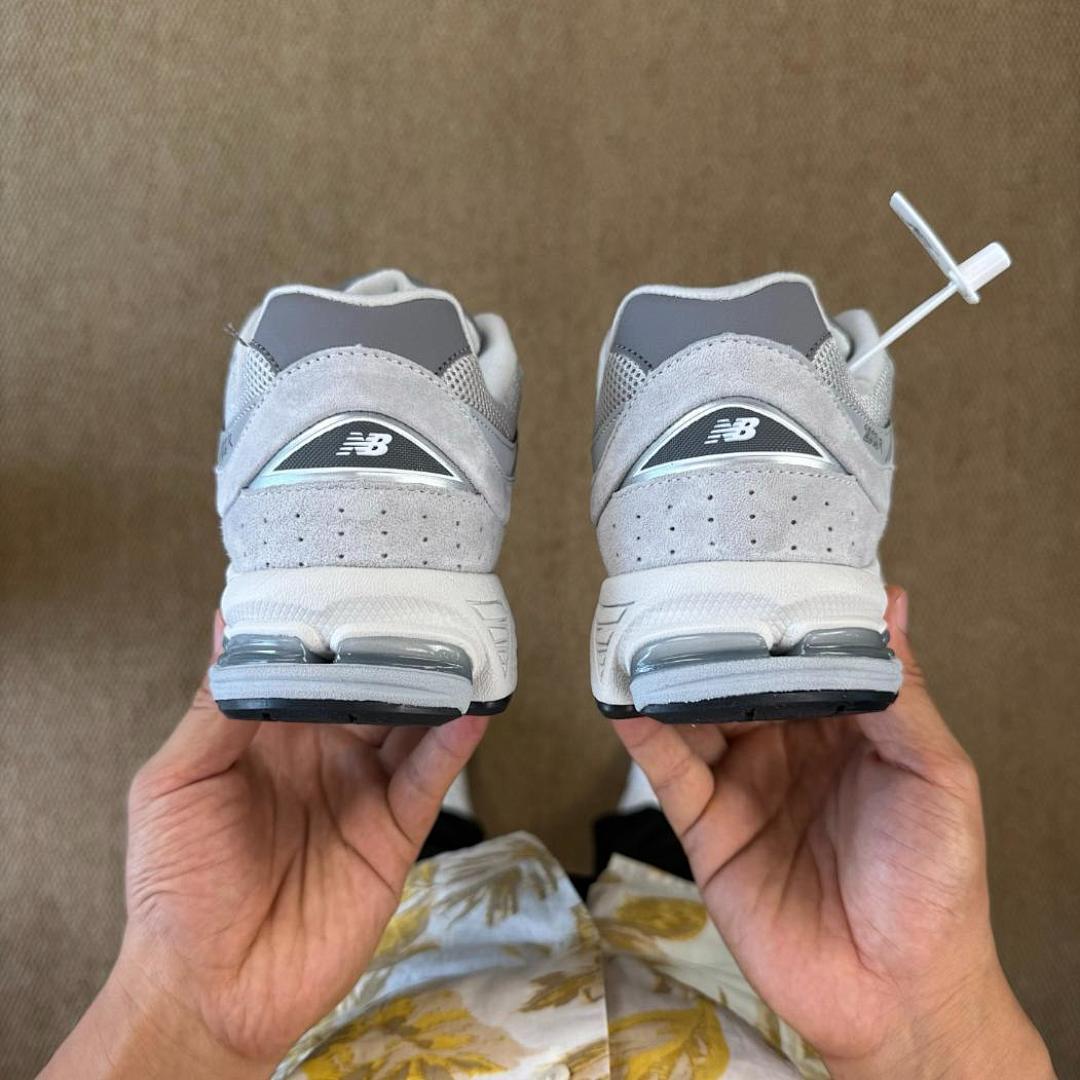 New Balance 2002R Gray M2002RCA