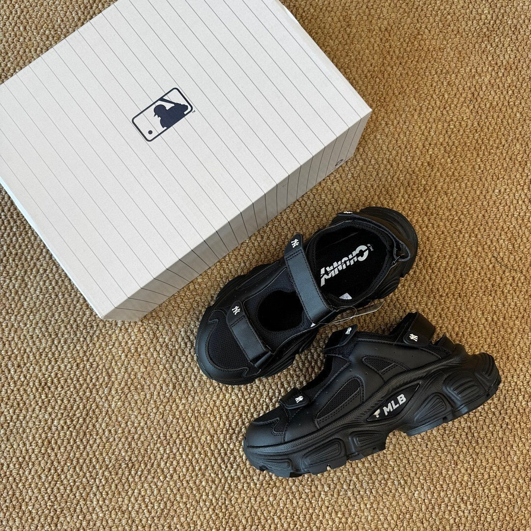 MLB New York Yankees Chunky Sandal Black 3ASXCN13N-50BKS