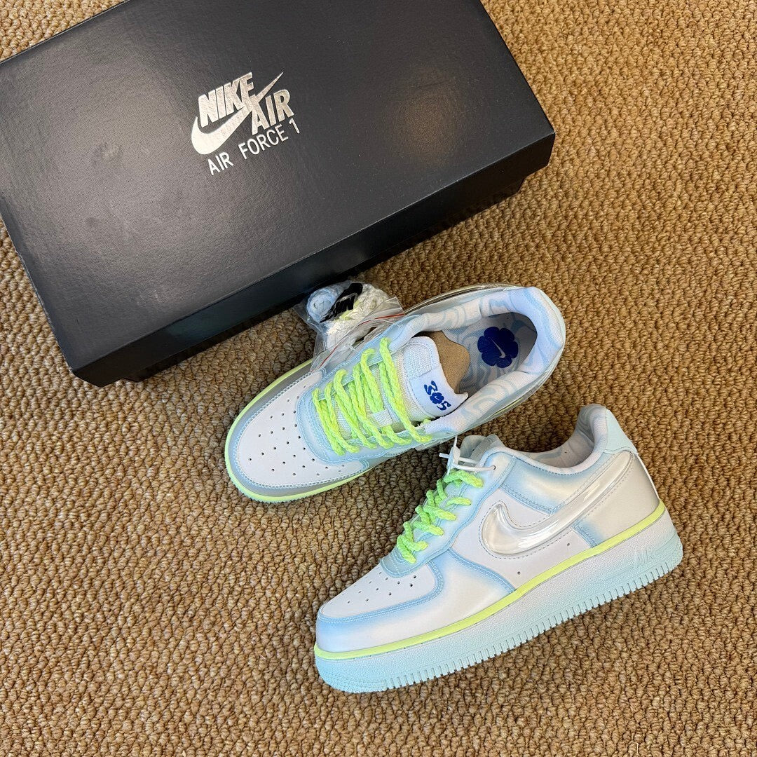 Nike Air Force 1 '07 SE Glacier Ice Barely Volt CV1724-400