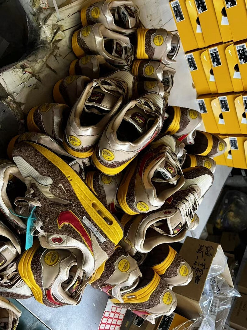 Travis Scott x Nike Air Max 1 Pecan Red Reverse Swoosh DO9392