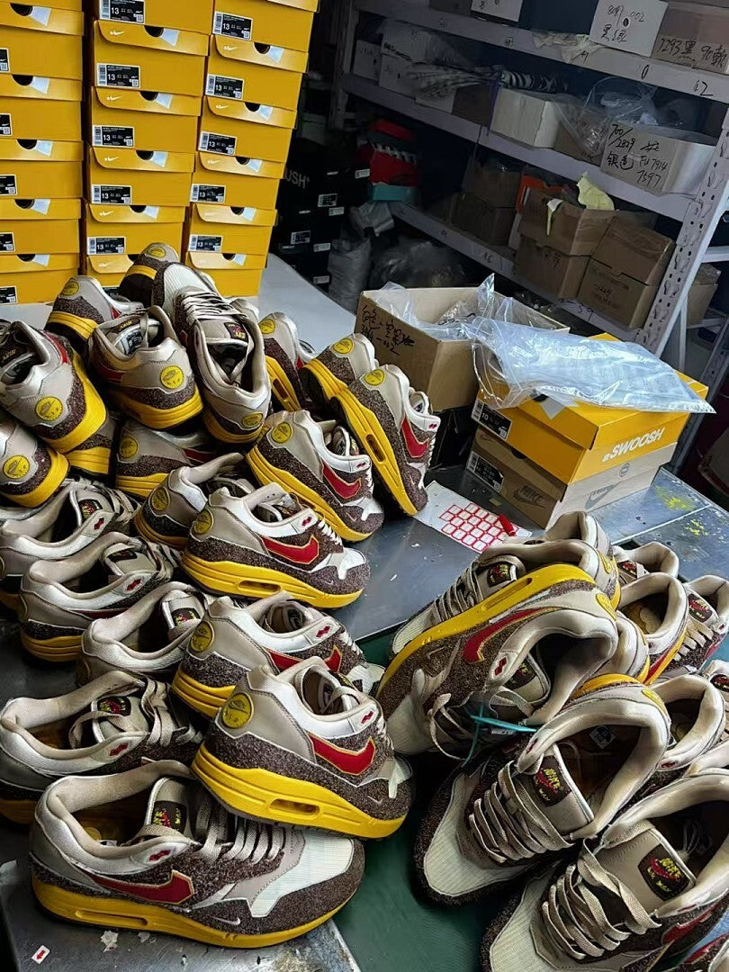 Travis Scott x Nike Air Max 1 Pecan Red Reverse Swoosh DO9392