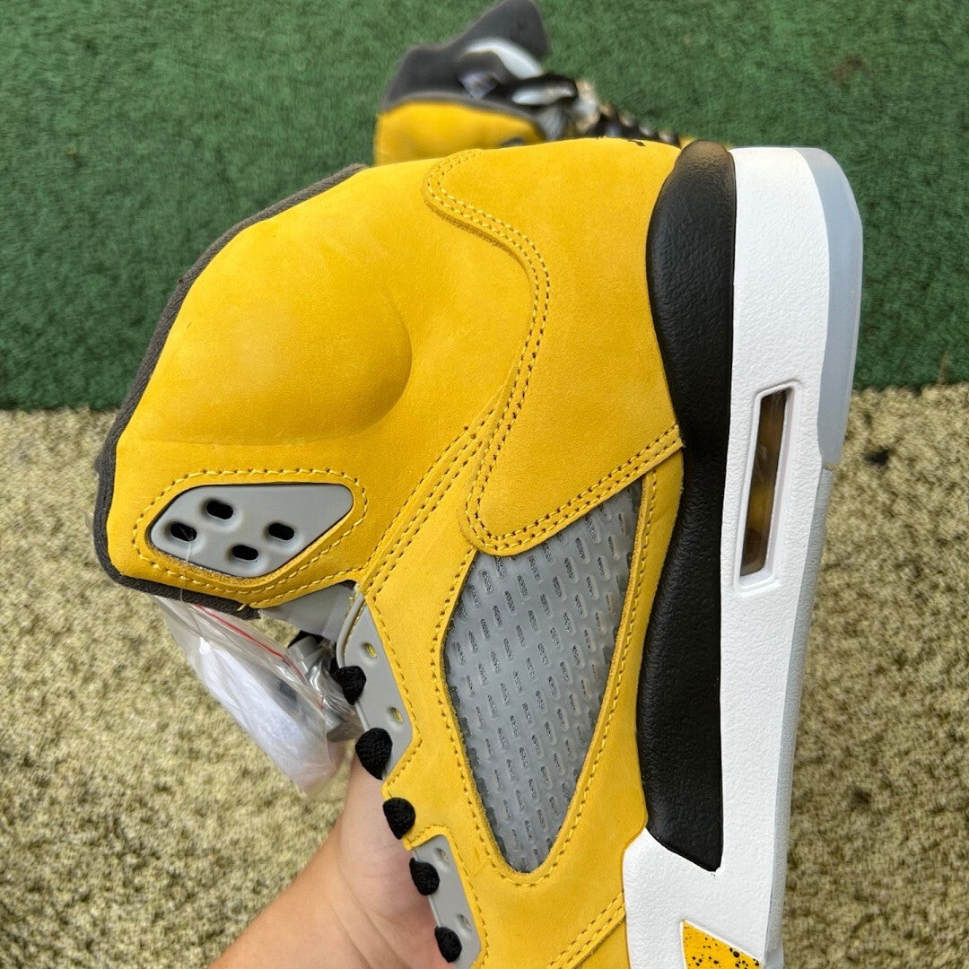 Air Jordan 5 Retro University Gold CT8480-700