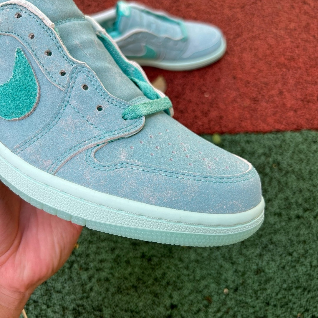Air Jordan 1 Low SE Barely Green CZ0776-300