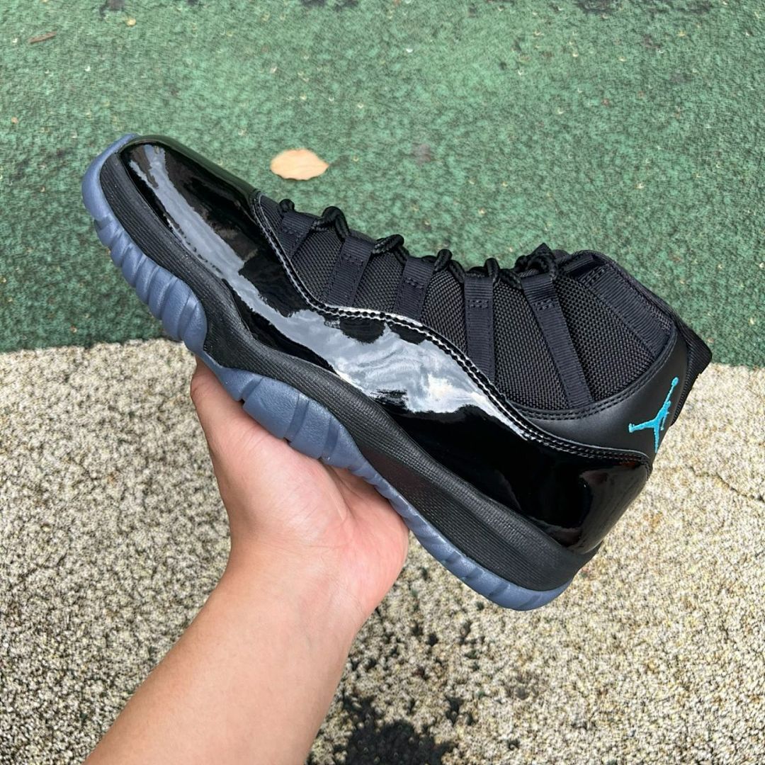Air Jordan 11 Cap and Gown 378037-005
