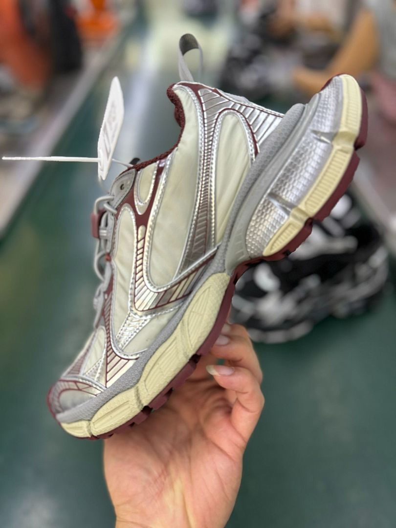 Balenciaga 3XL Trainer Beige/Red 734734W3XL69095