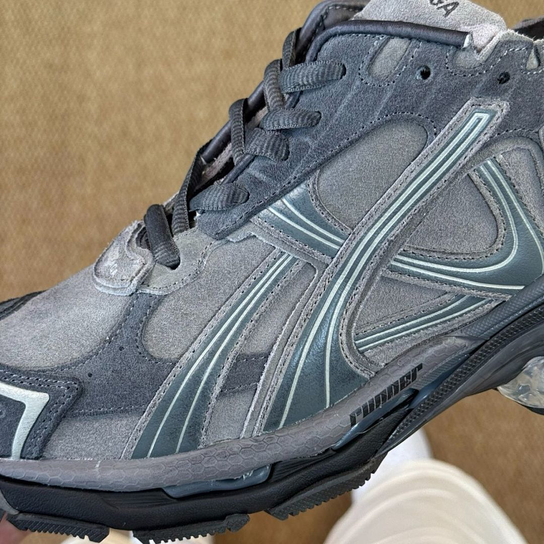 Balenciaga Runner Sneaker Grey 677403W3RFN1290