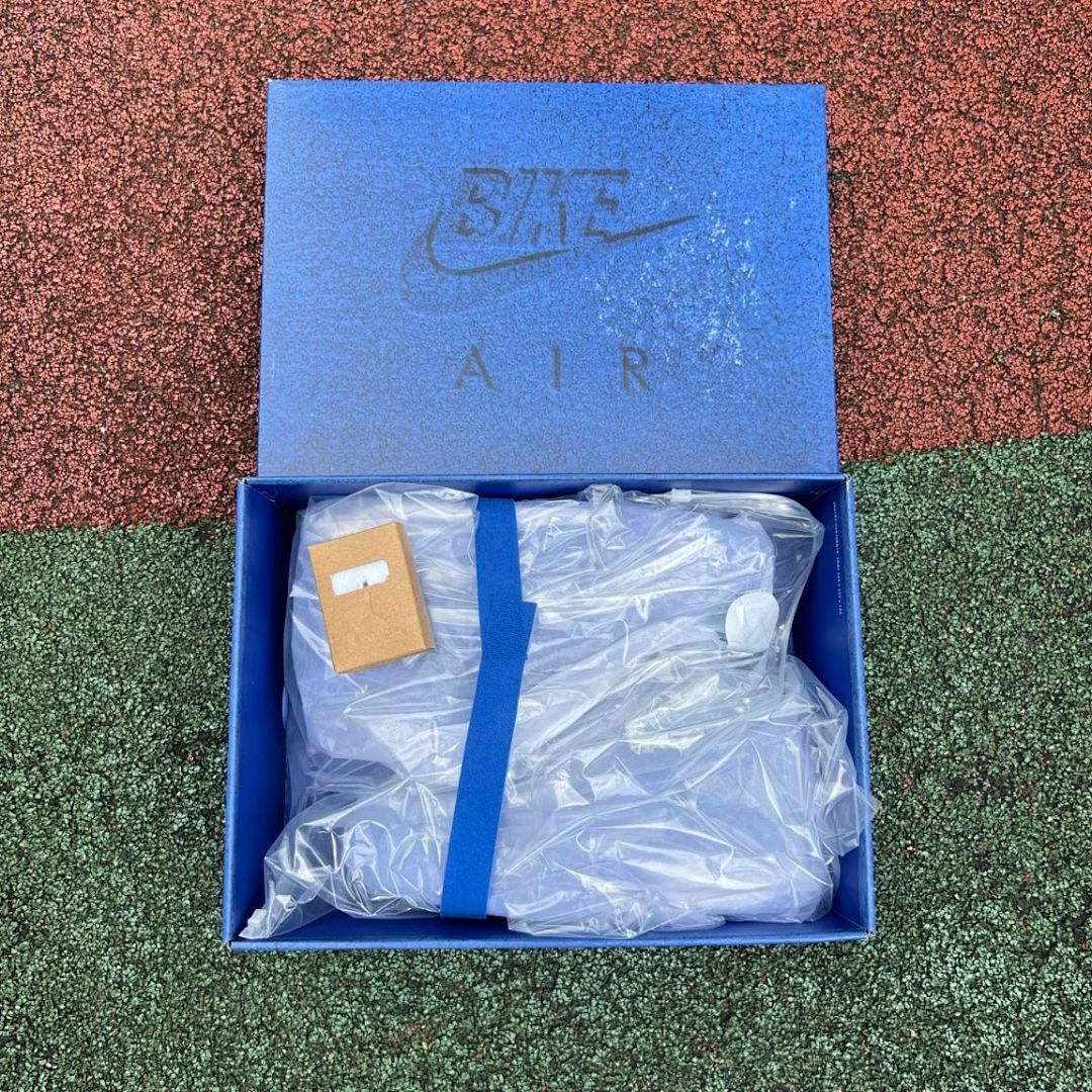 Travis Scott x Air Jordan 4 Cactus Jack F&F Royal Blue