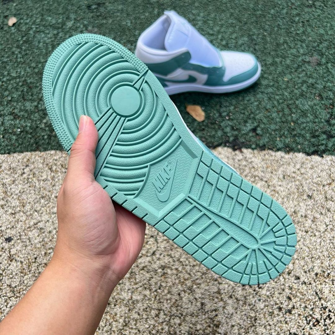 Air Jordan 1 Mid Island Green 554724-132