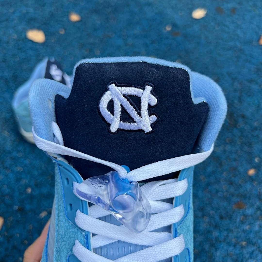 Air Jordan 5 Retro SE University Blue DV1313-401