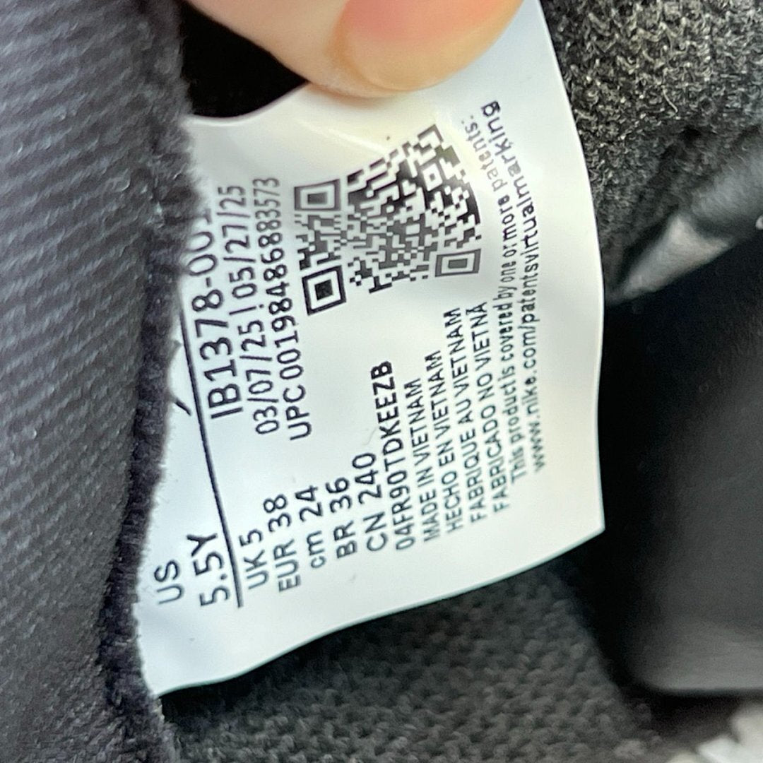 Air Jordan 11 Retro Black Green Glow Cracked Patent