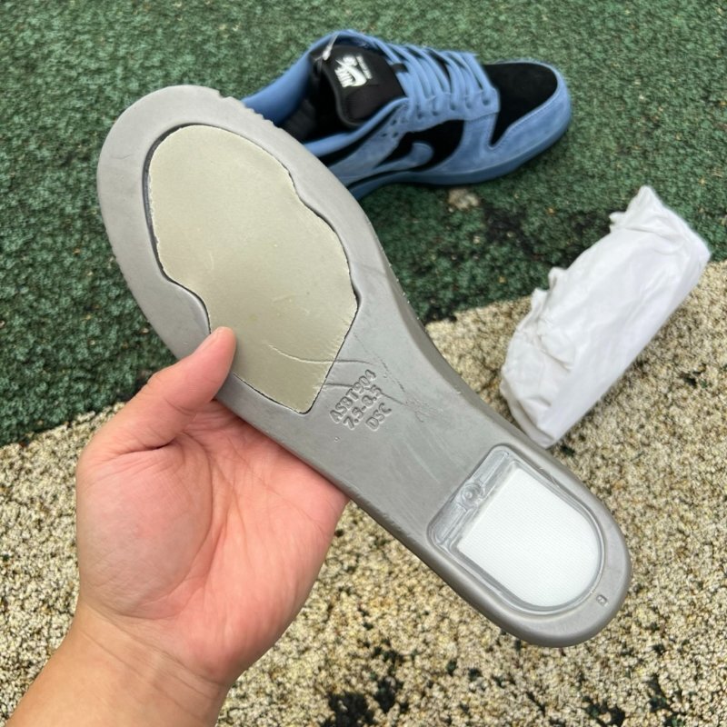 Nike SB Dunk Low Supreme Hyper Royal DH3228-103