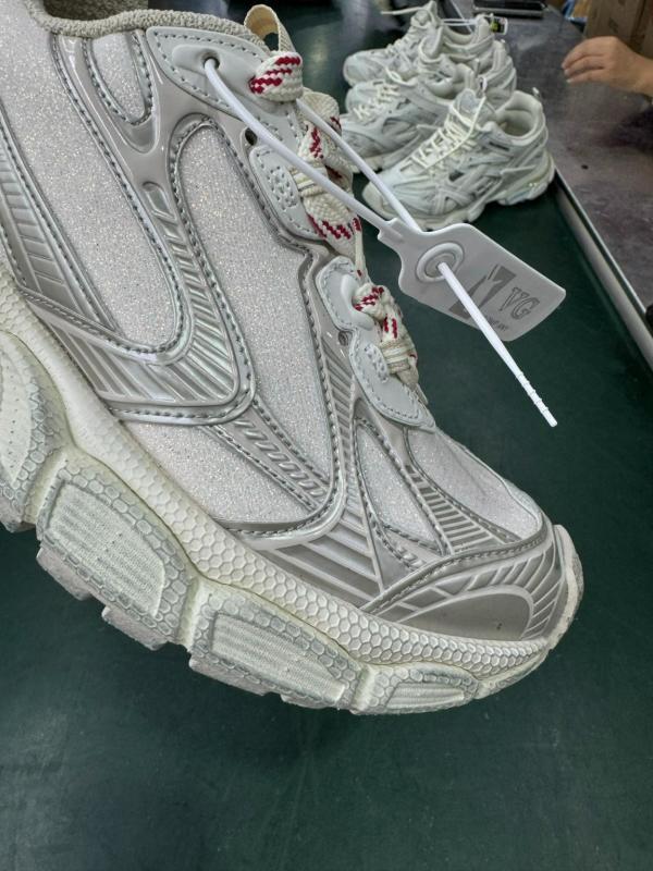 Balenciaga Runner Sneakers White 677403 W3RE1 9000