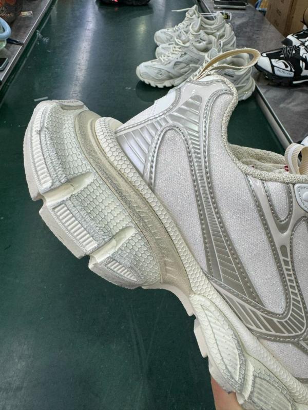 Balenciaga Runner Sneakers White 677403 W3RE1 9000