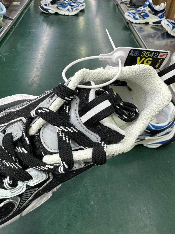 Balenciaga Runner Sneaker 677403 W3RB3 1000 Black Metallic Silver Glitter