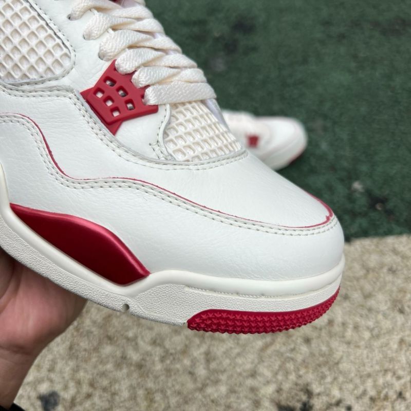 Air Jordan 4 Retro University Red Metallic CT8527-112