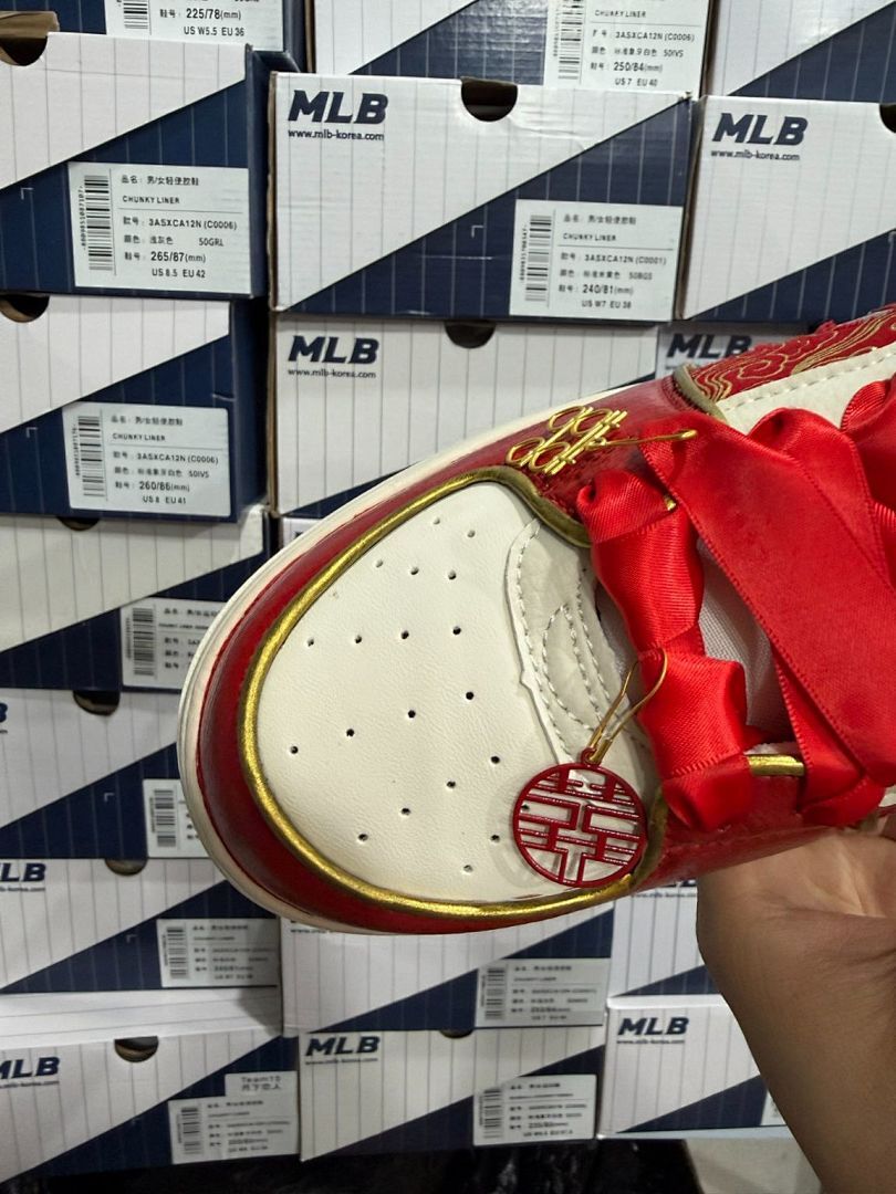 MLB New York Yankees Chunky Liner Red Gold Oriental Pattern Pearl Charm Sneakers 3ASXCA12N
