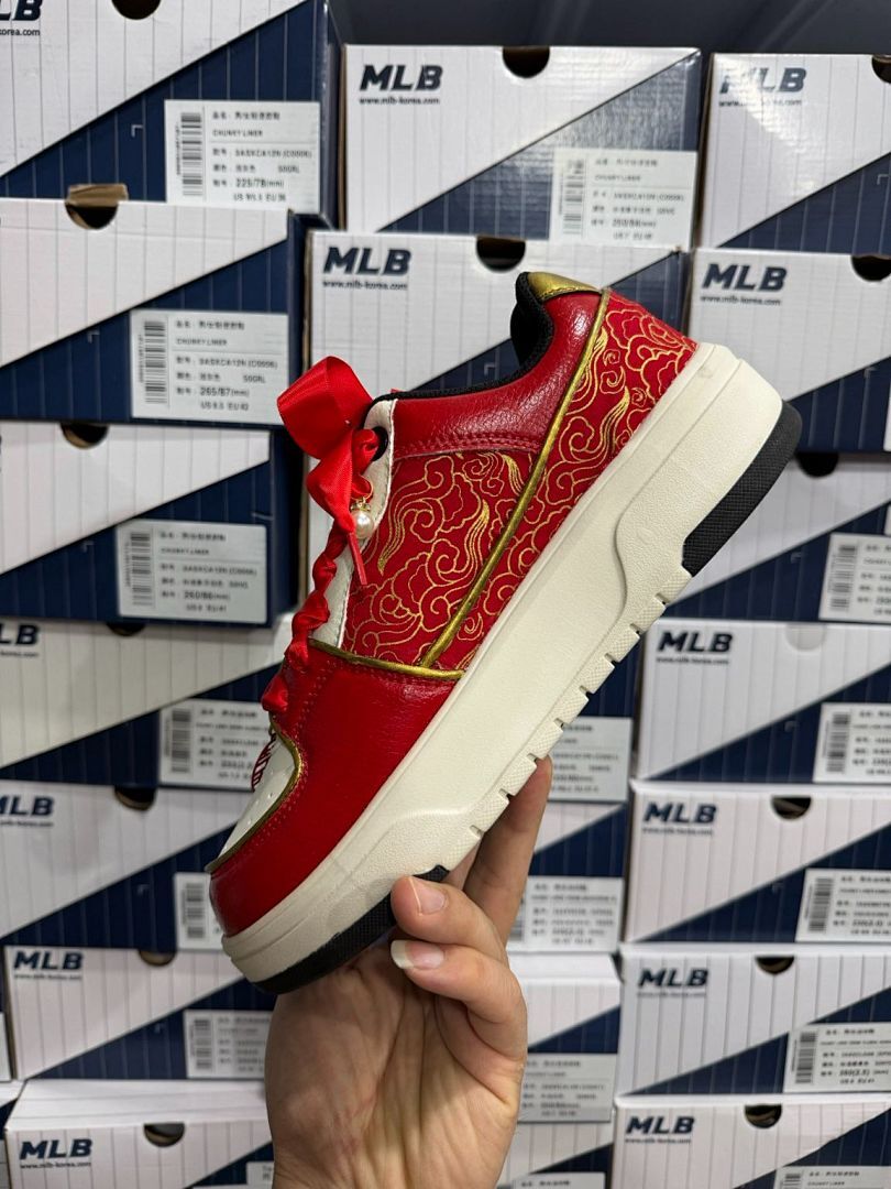 MLB New York Yankees Chunky Liner Red Gold Oriental Pattern Pearl Charm Sneakers 3ASXCA12N
