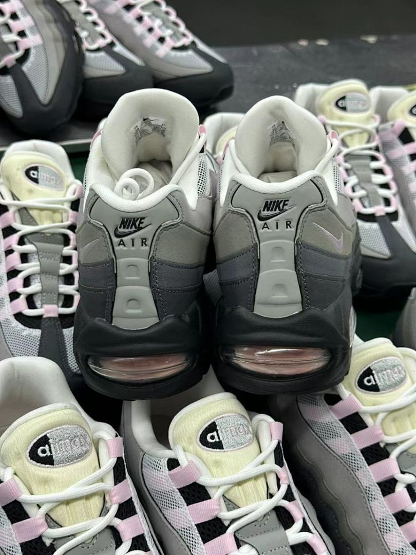 Nike Air Max 95 Grey Fog Pink Foam Black Sneakers DO6704-001