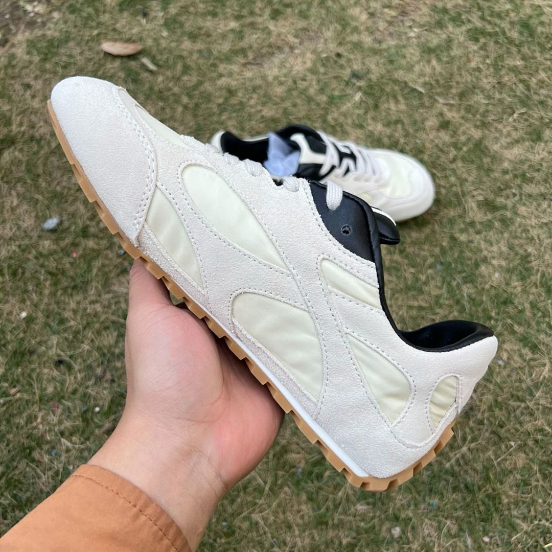 Reebok Aztrek 96 DV6641 Light Sand Cream Black Gum Retro Running Sneakers