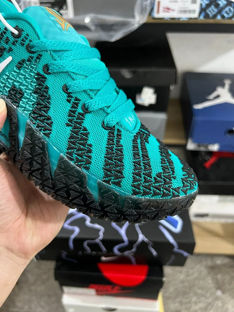 Nike Kyrie 4 Aqua Teal Black ZoomX Basketball Sneakers