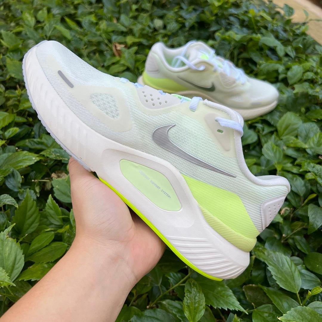 Nike Invincible 3 ReactX Road Running Shoes Sail Ghost Green Metallic Silver DR2615-101