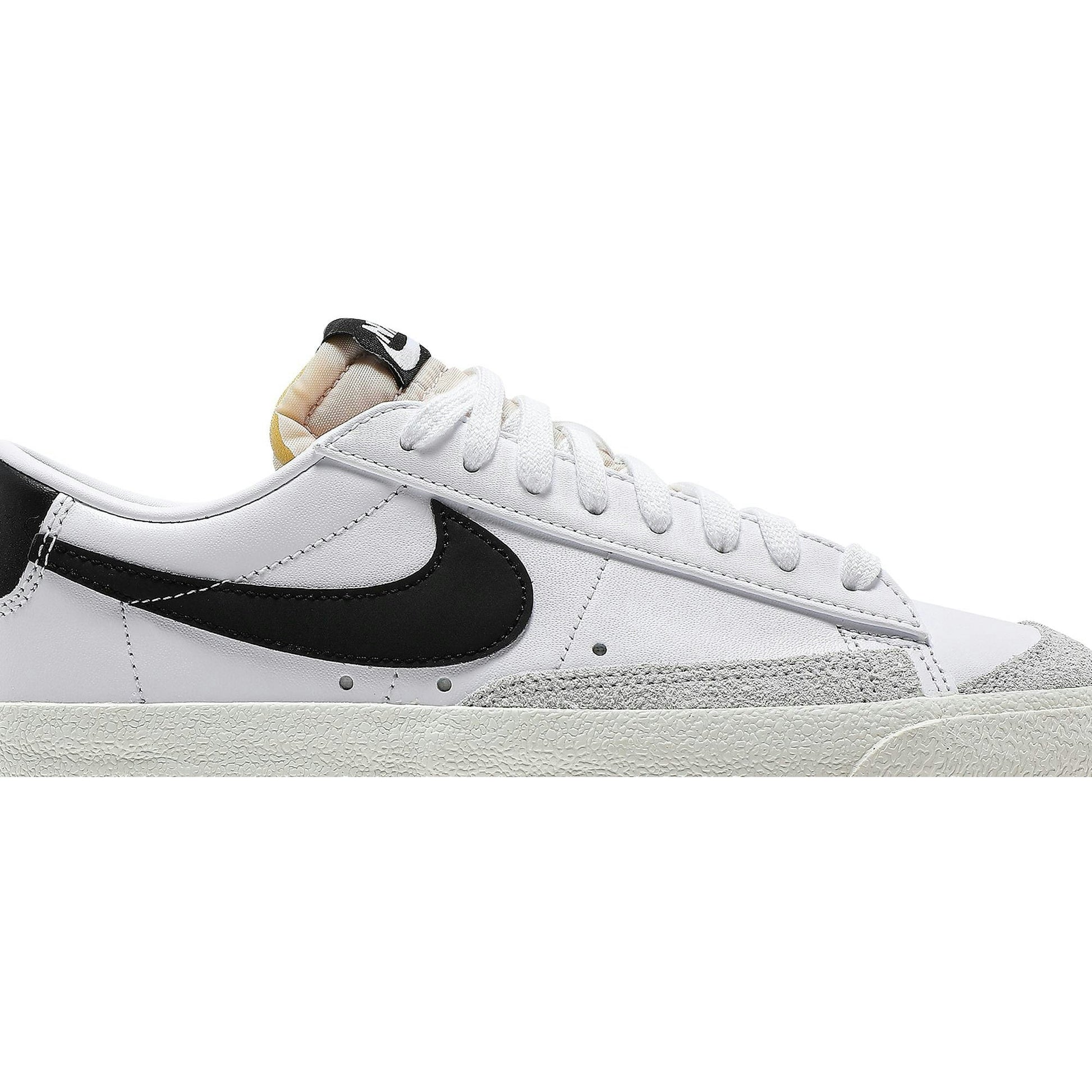 ( Women ) Nike Blazer Low '77 'White Black' DC4769-102