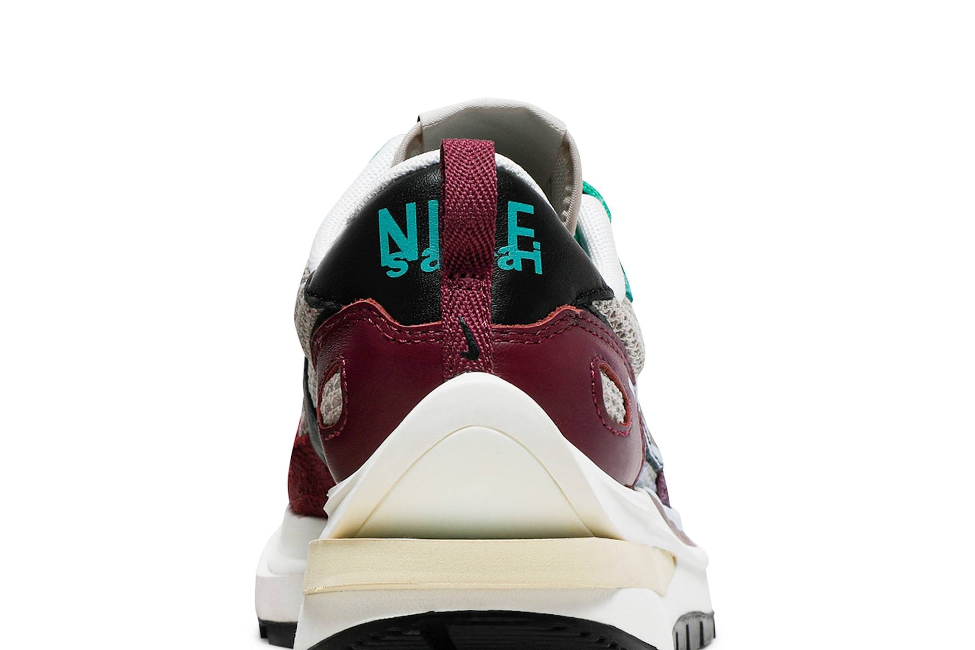 Sacai X Nike VaporWaffle SP 'Villain Red' DD3035-200
