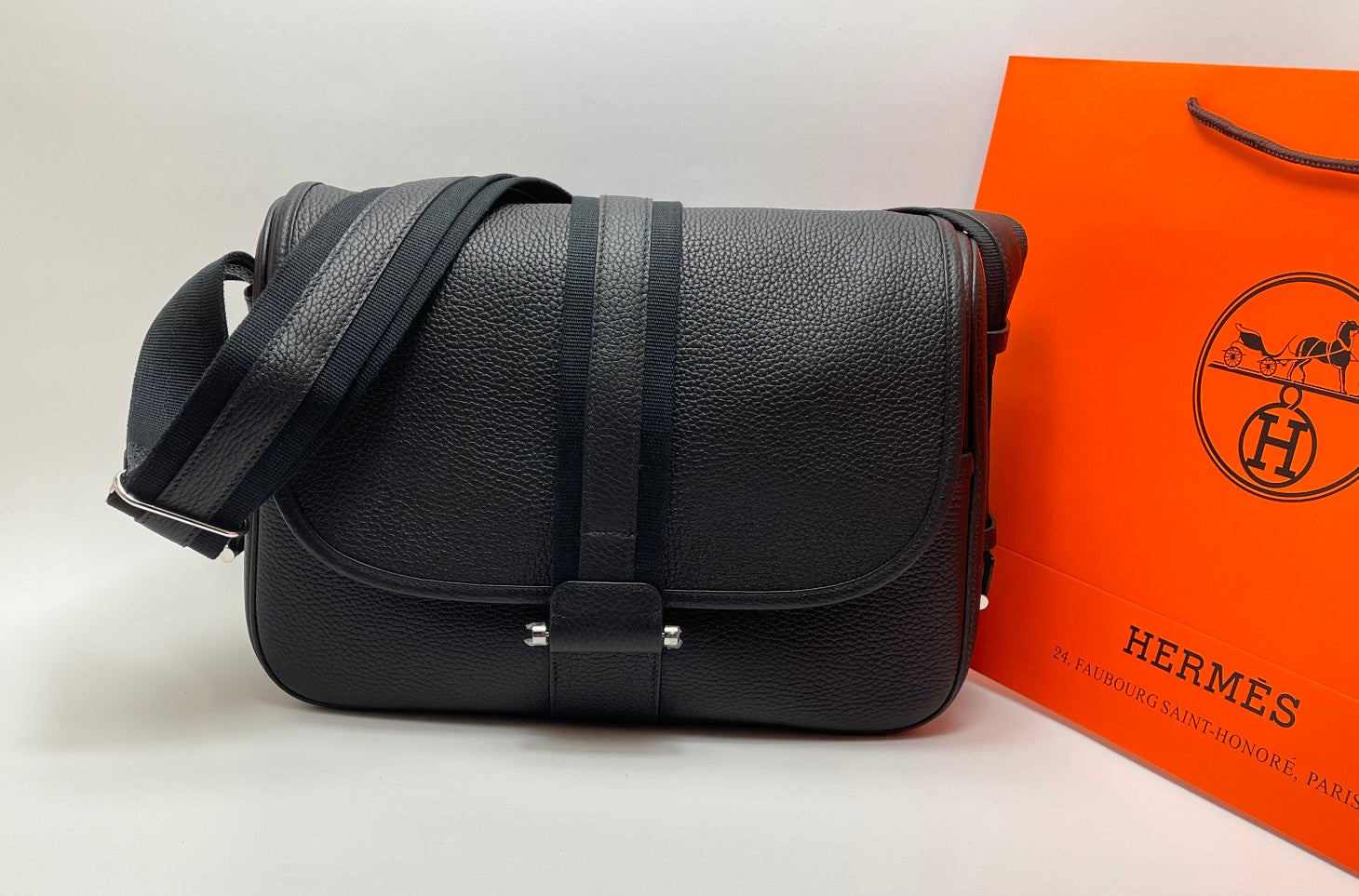 Hermès Black Leather Steve Light Messenger Bag