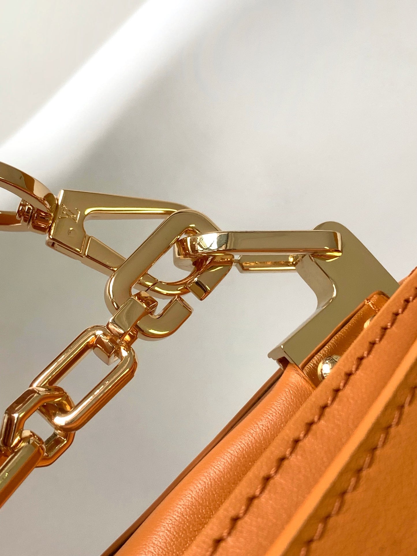 Women's Tan Leather Crossbody Handbag with Gold Chain Strap and Logo Buckle