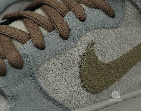 Nike SB Dunk High Premium Tauntaun 313171-020