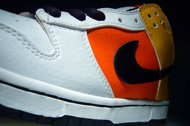 Nike SB Dunk Low Pro Raygun Home 304292-802