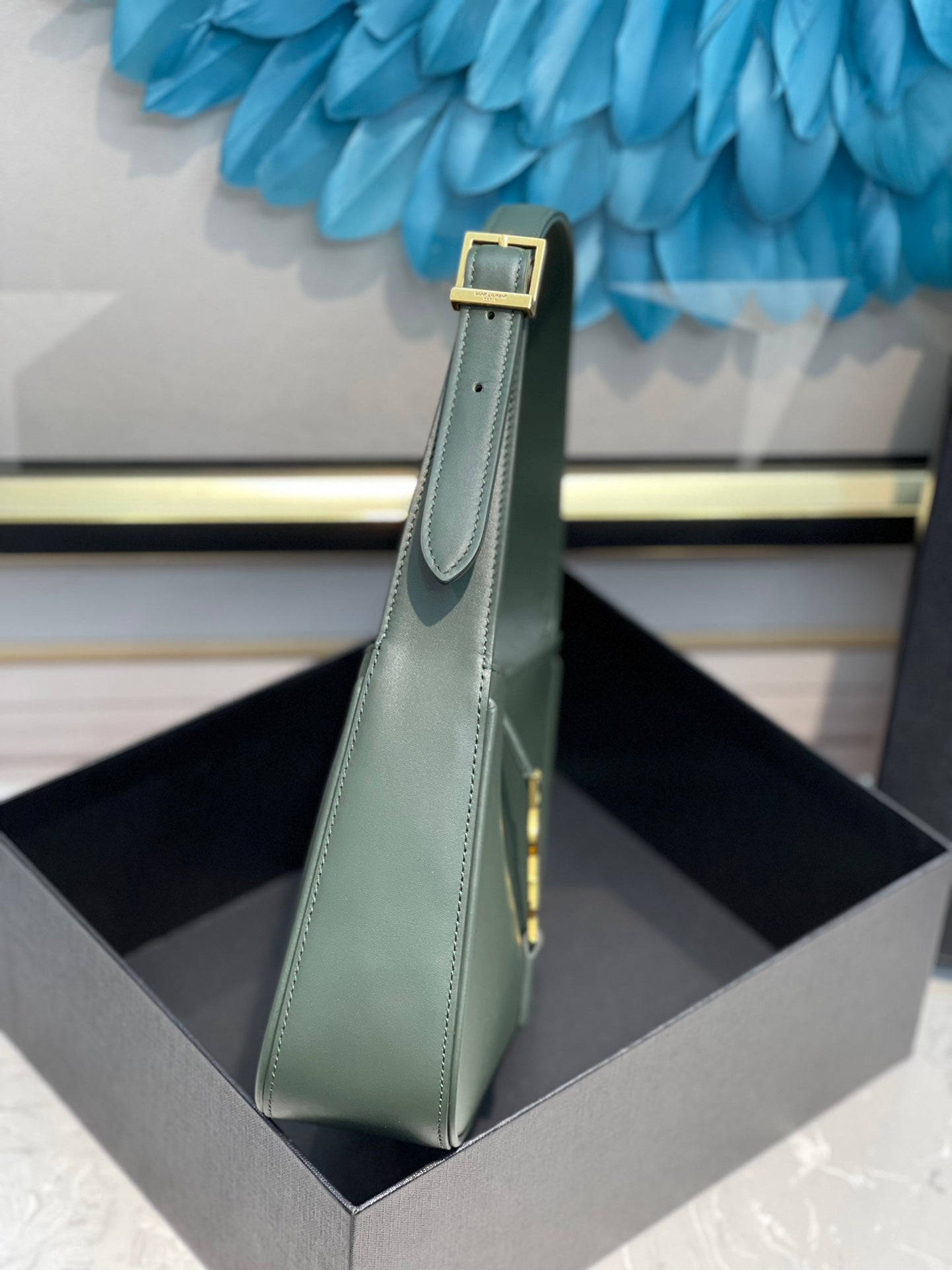 Saint Laurent Le 5 à 7 Hobo Bag in Smooth Leather - Forest Green