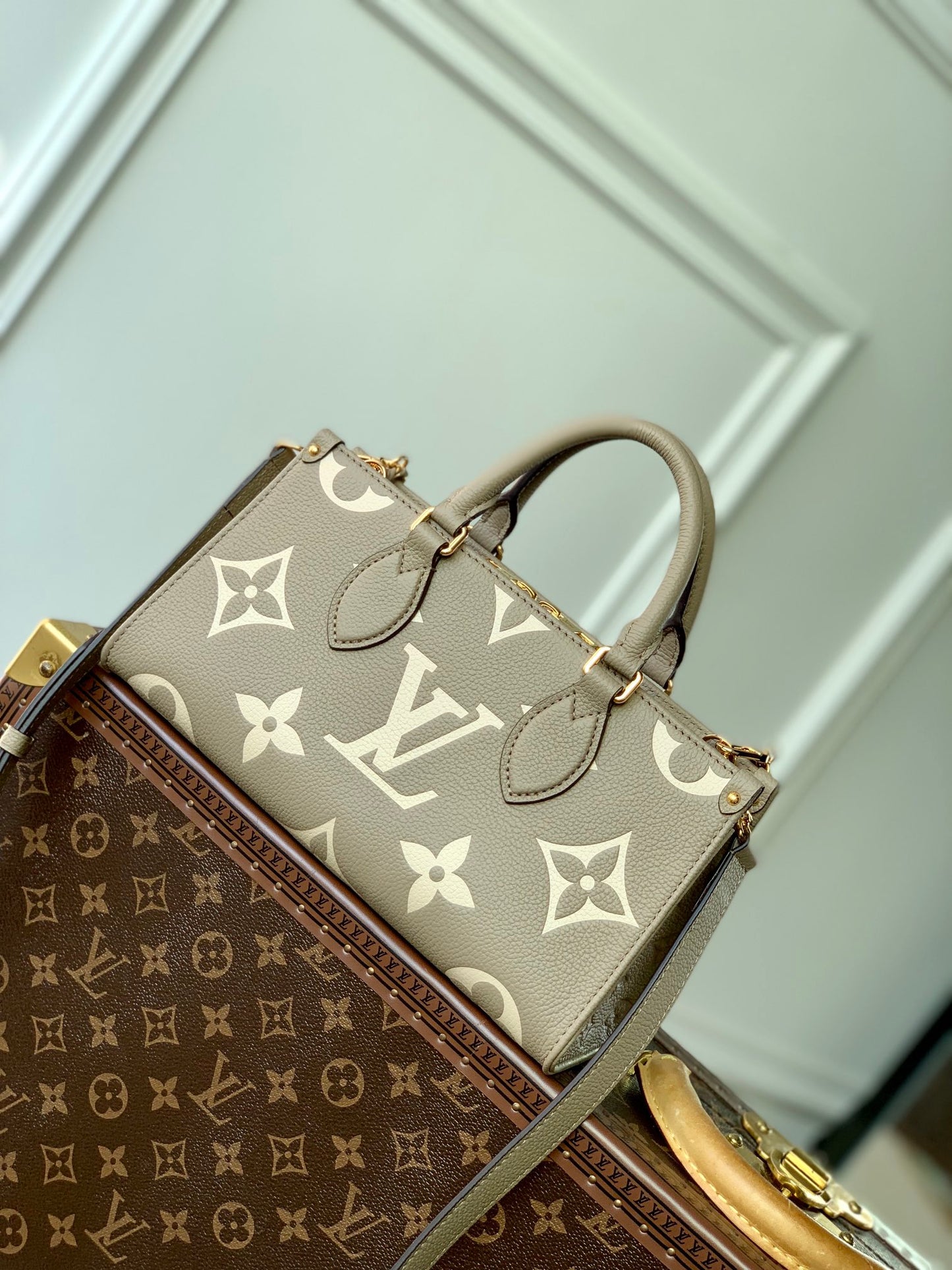 Louis Vuitton OnTheGo East West Bicolor Monogram Empreinte Leather Handbag - Tourterelle / Crème