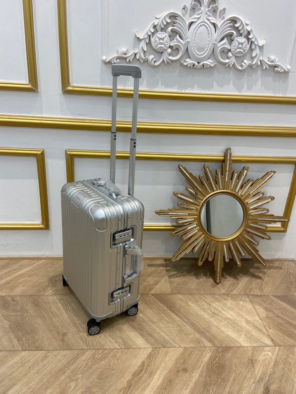 Modern Silver Aluminum Hardshell Spinner Suitcase for Travel