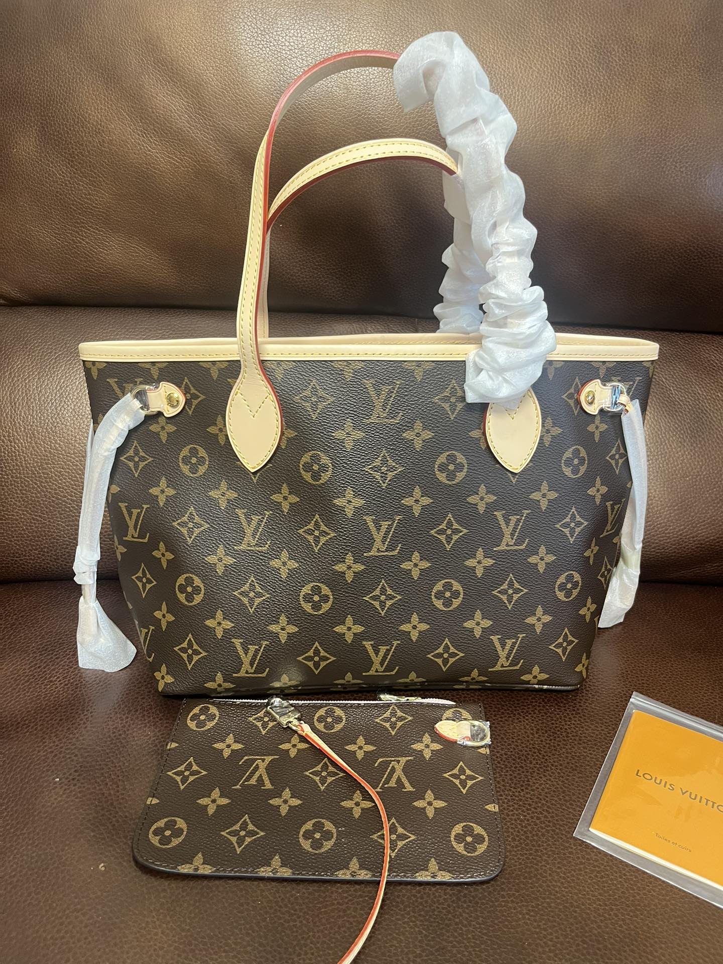 Louis Vuitton Monogram Neverfull MM Tote Bag with Pouch