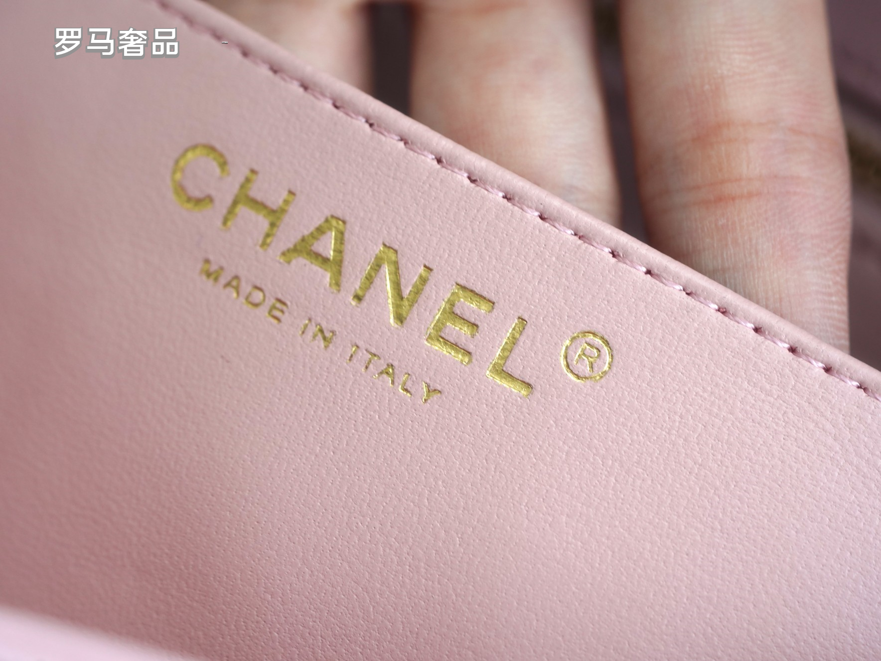 Pink Quilted Flap Bag with Gold-Tone Chain and Logo - Blue Tanzon
