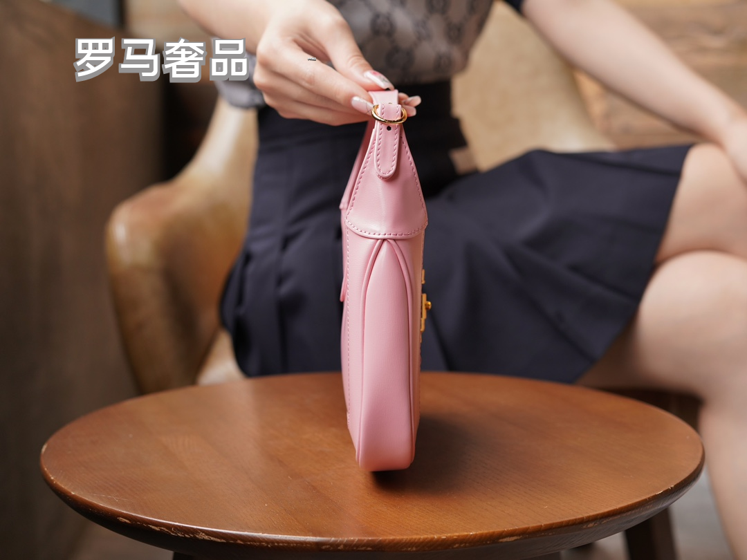 Gucci Vintage Pink Leather Hobo Shoulder Bag with Gold Metal Clasp